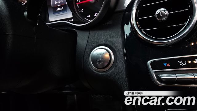 Mercedes-Benz C-Class 2018 — photo 28