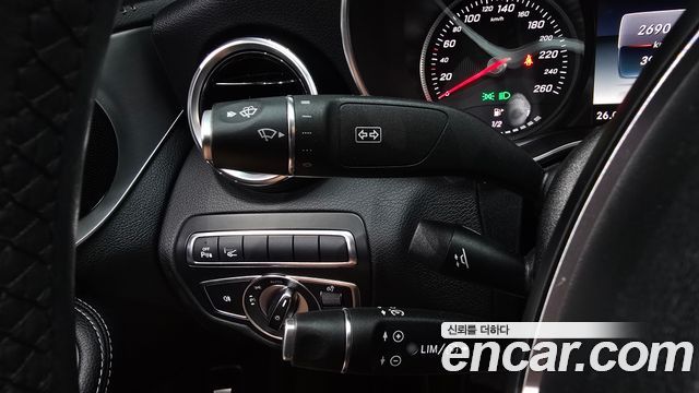 Mercedes-Benz C-Class 2018 — photo 29