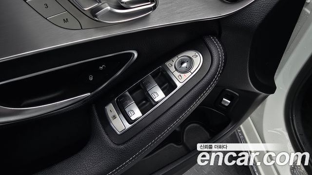 Mercedes-Benz C-Class 2018 — photo 30