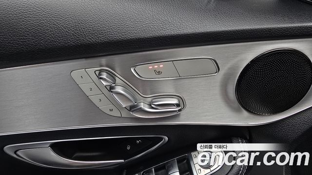 Mercedes-Benz C-Class 2018 — photo 31