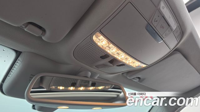 Mercedes-Benz C-Class 2018 — photo 33
