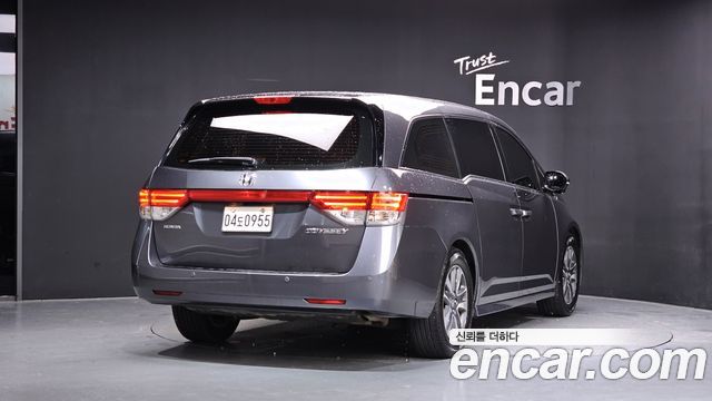 Honda Odyssey 2016 — photo 2