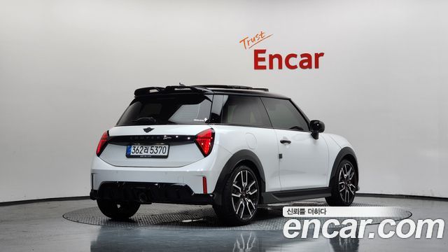Mini Cooper 2025 — photo 2