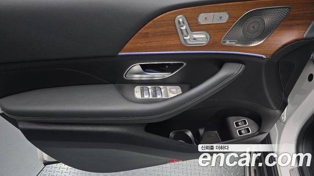 Mercedes-Benz GLE-Class 2022 — photo 14