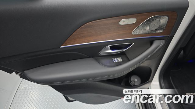 Mercedes-Benz GLE-Class 2022 — photo 15