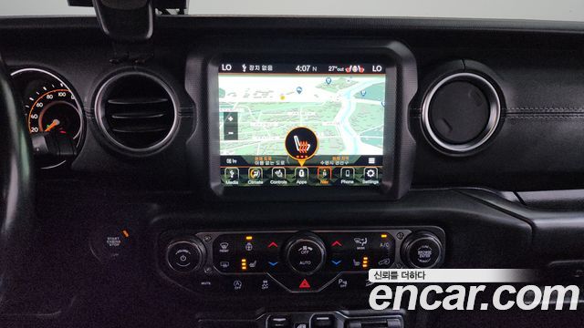 Jeep Wrangler 2019 — photo 18