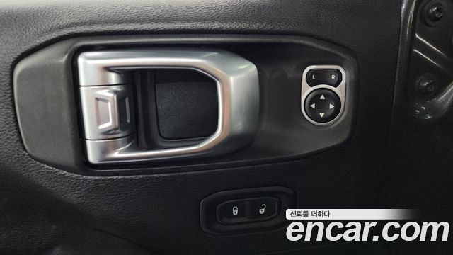 Jeep Wrangler 2019 — photo 24