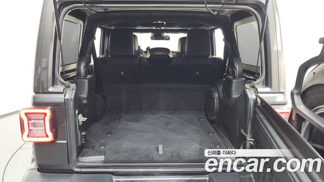 Jeep Wrangler 2019 — photo 25