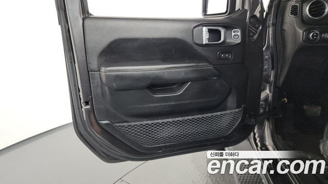 Jeep Wrangler 2019 — photo 14
