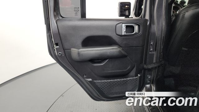 Jeep Wrangler 2019 — photo 15