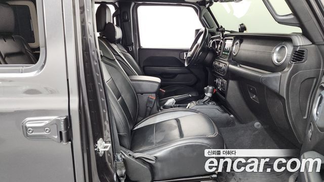 Jeep Wrangler 2019 — photo 16