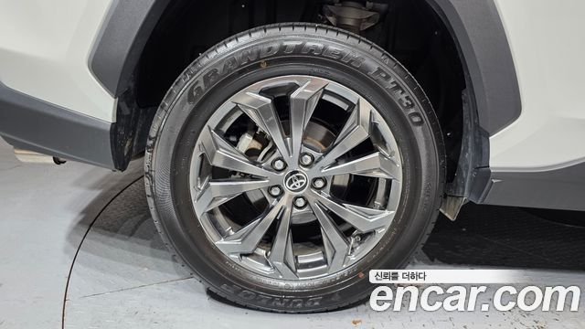 Toyota RAV4 2024 — photo 5