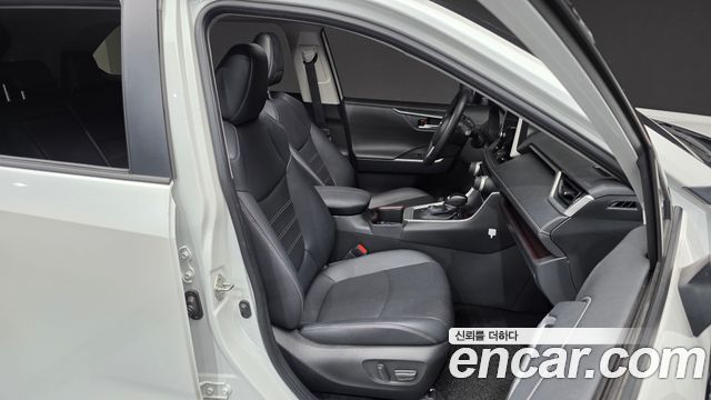 Toyota RAV4 2024 — photo 16