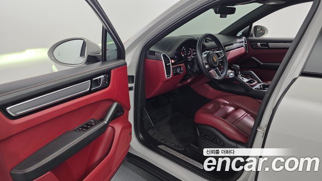 Porsche Cayenne 2023 — photo 13
