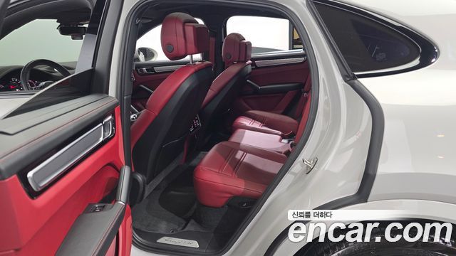 Porsche Cayenne 2023 — photo 17