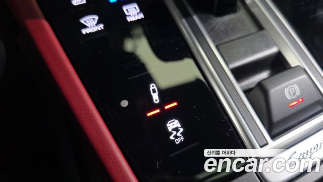 Porsche Cayenne 2023 — photo 19