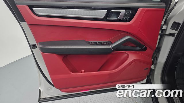 Porsche Cayenne 2023 — photo 14