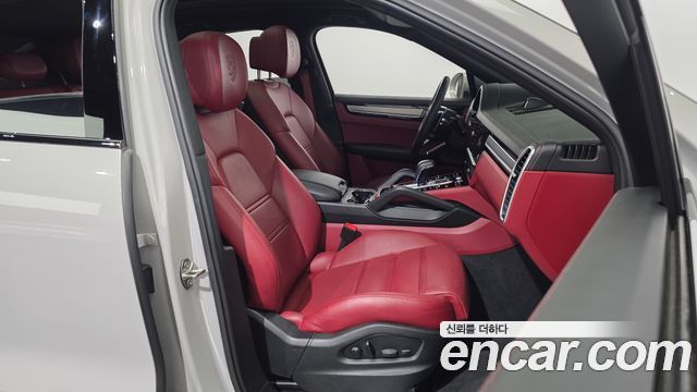 Porsche Cayenne 2023 — photo 16