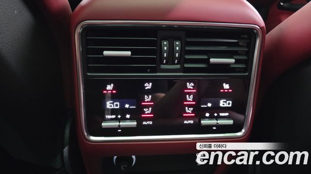 Porsche Cayenne 2023 — photo 36