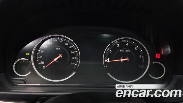 BMW 5-Series 2013 — photo 8