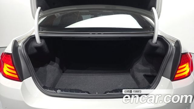 BMW 5-Series 2013 — photo 20