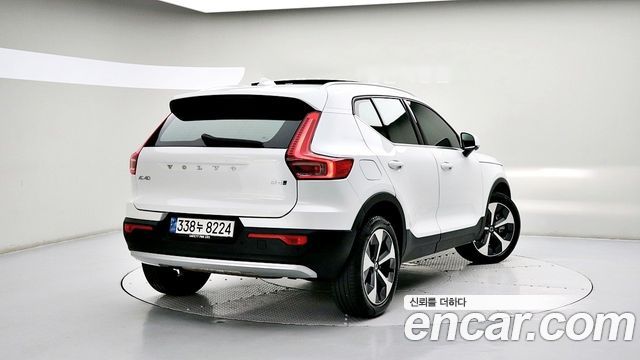 Volvo XC40 2025 — photo 2