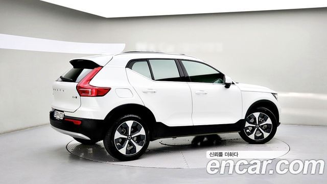 Volvo XC40 2025 — photo 4