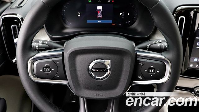 Volvo XC40 2025 — photo 13