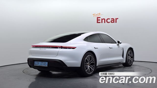 Porsche Taycan 2021 — photo 2