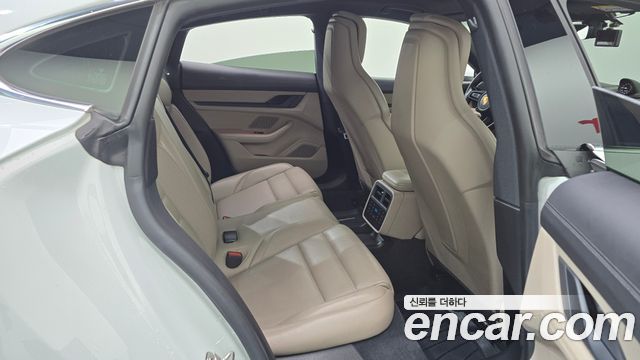 Porsche Taycan 2021 — photo 17