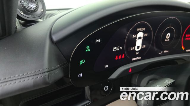 Porsche Taycan 2021 — photo 24
