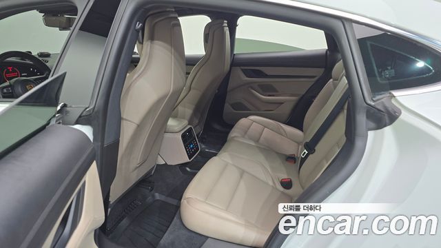 Porsche Taycan 2021 — photo 26