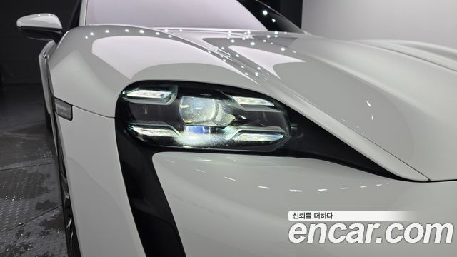 Porsche Taycan 2021 — photo 8