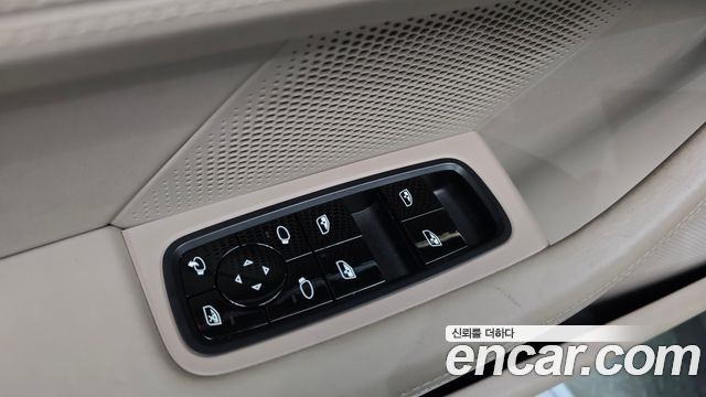 Porsche Taycan 2021 — photo 28