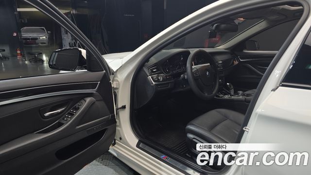BMW 5-Series 2016 — photo 10