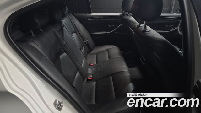 BMW 5-Series 2016 — photo 11