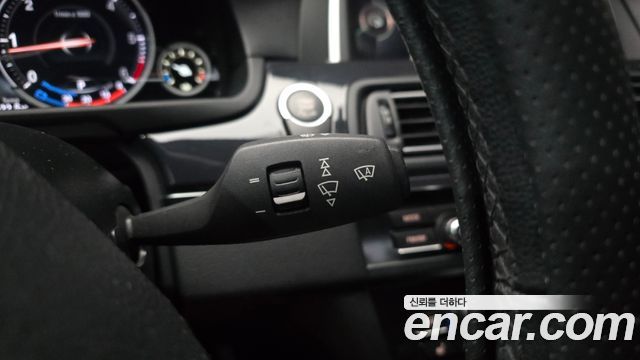 BMW 5-Series 2016 — photo 17
