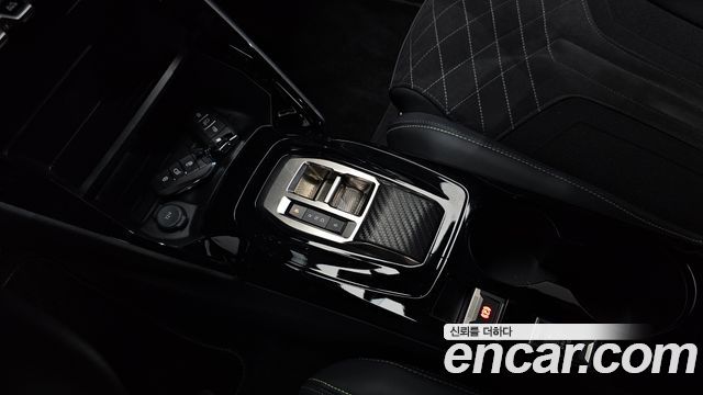 Peugeot 2008 2023 — photo 12
