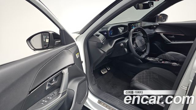 Peugeot 2008 2023 — photo 13