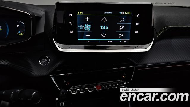 Peugeot 2008 2023 — photo 20
