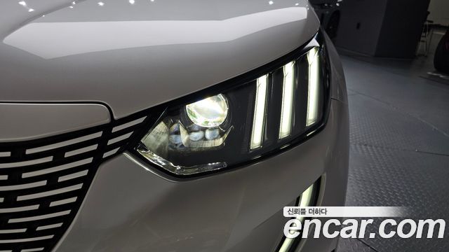 Peugeot 2008 2023 — photo 8