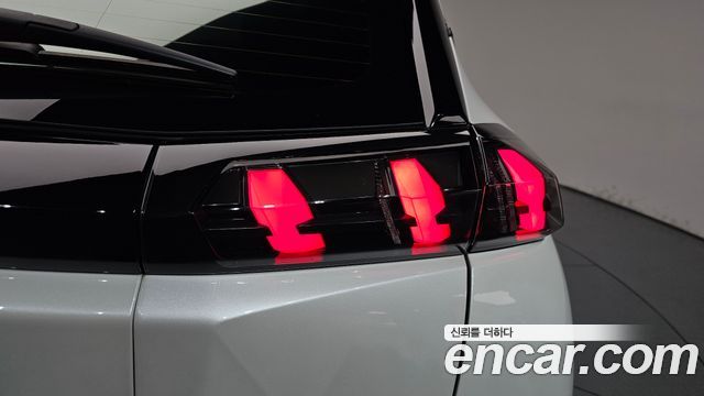 Peugeot 2008 2023 — photo 9