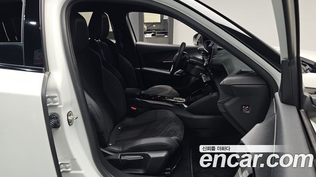 Peugeot 2008 2023 — photo 16