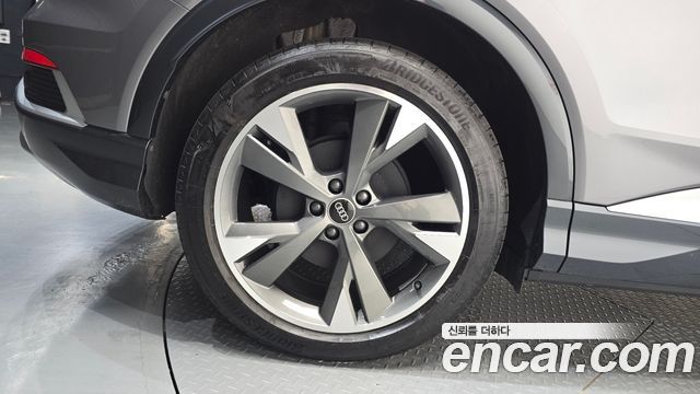 Audi Q4 e-tron 2022 — photo 5