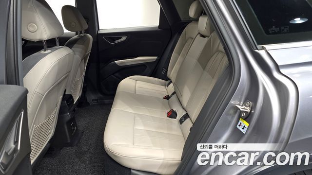 Audi Q4 e-tron 2022 — photo 17