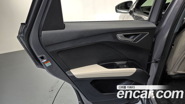 Audi Q4 e-tron 2022 — photo 15