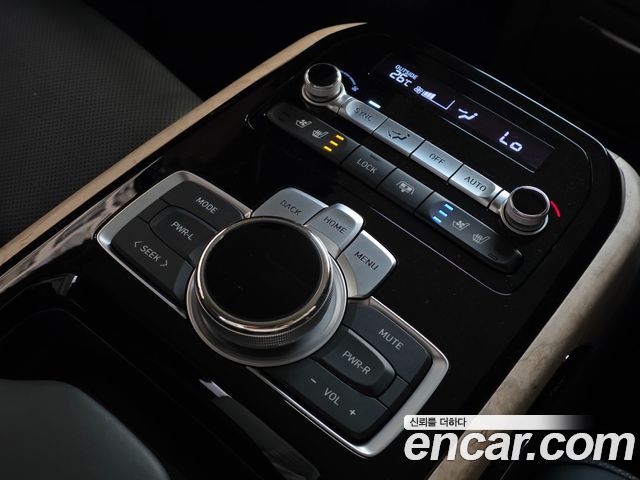 Genesis G90 2019 — photo 16