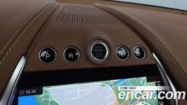 Aston Martin DBX 2023 — photo 12