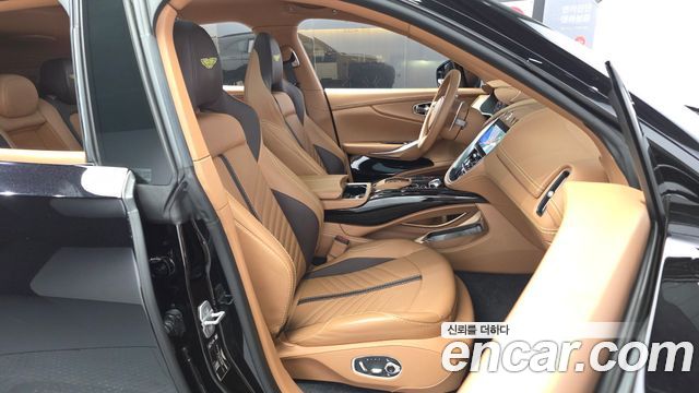 Aston Martin DBX 2023 — photo 17