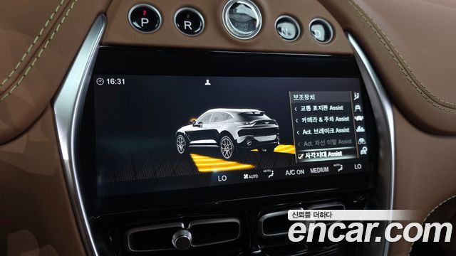 Aston Martin DBX 2023 — photo 21